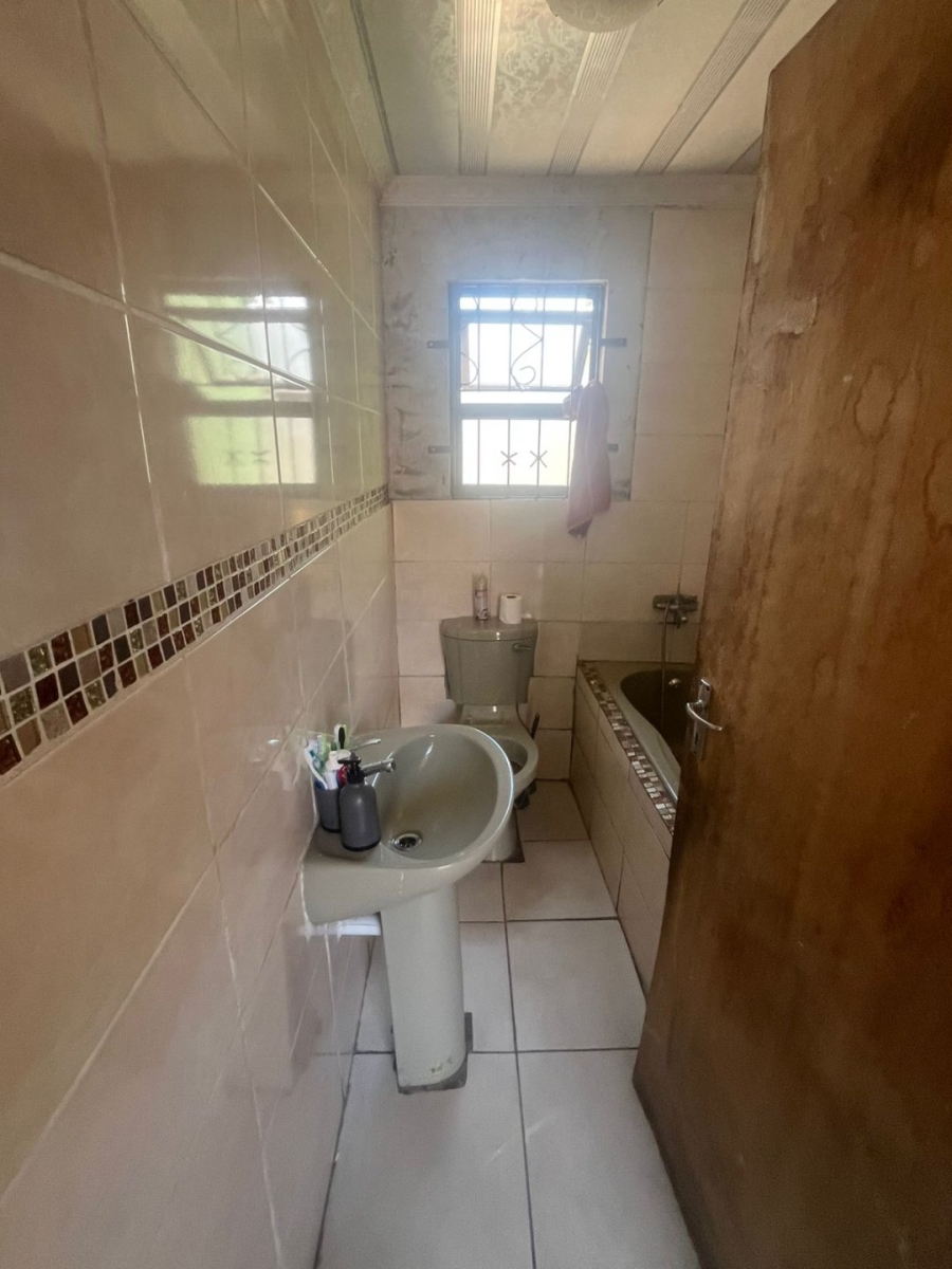 2 Bedroom Property for Sale in Kwazakhele Eastern Cape